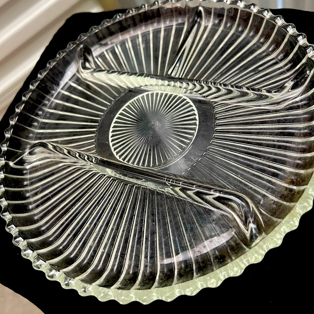 Indiana Glass Clear Divided Relish Ribbed Serving Dish 4 Sections 10" Diameter - Picture 2 of 5
